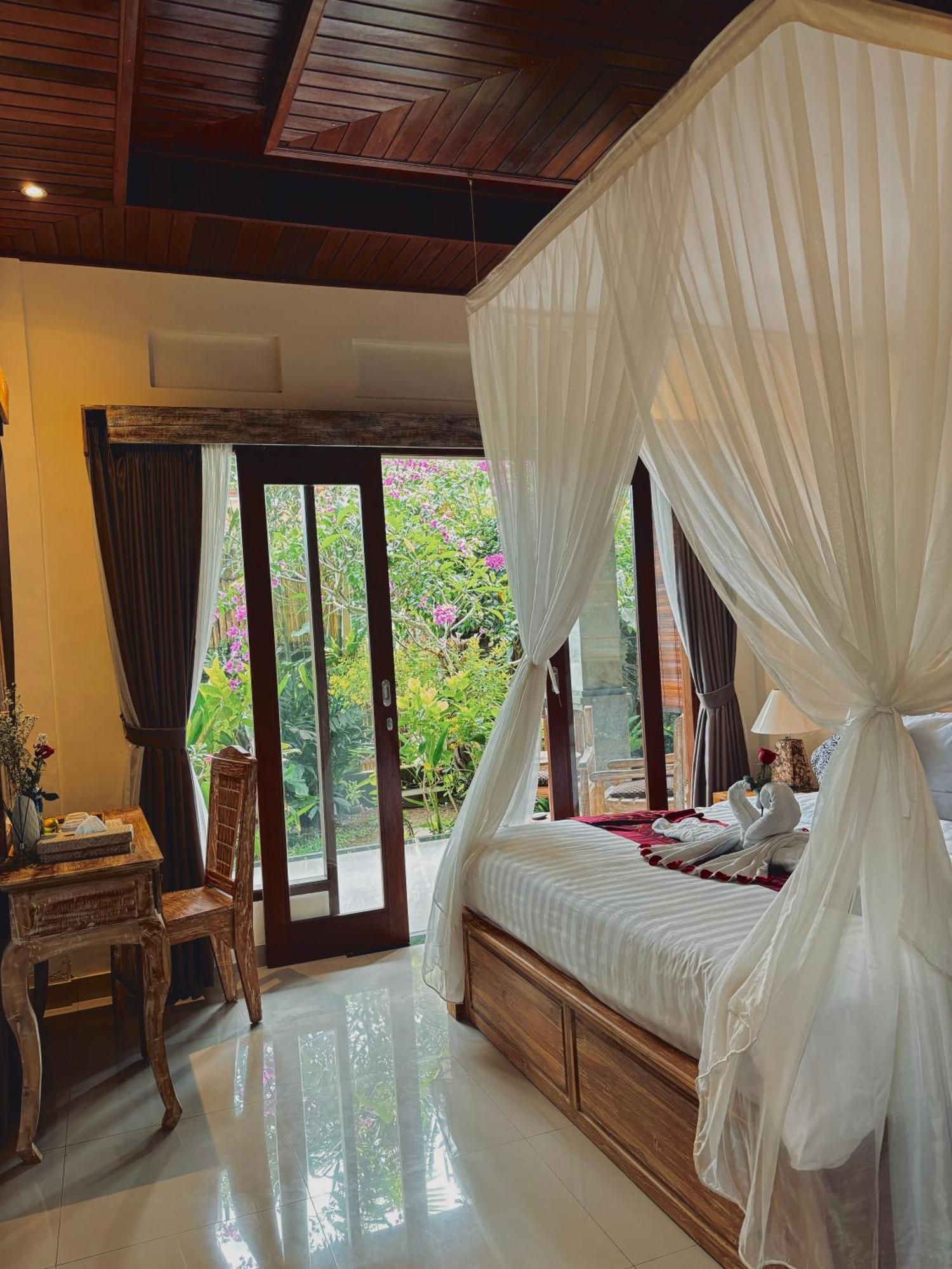 Ayis House Bed & Breakfast *